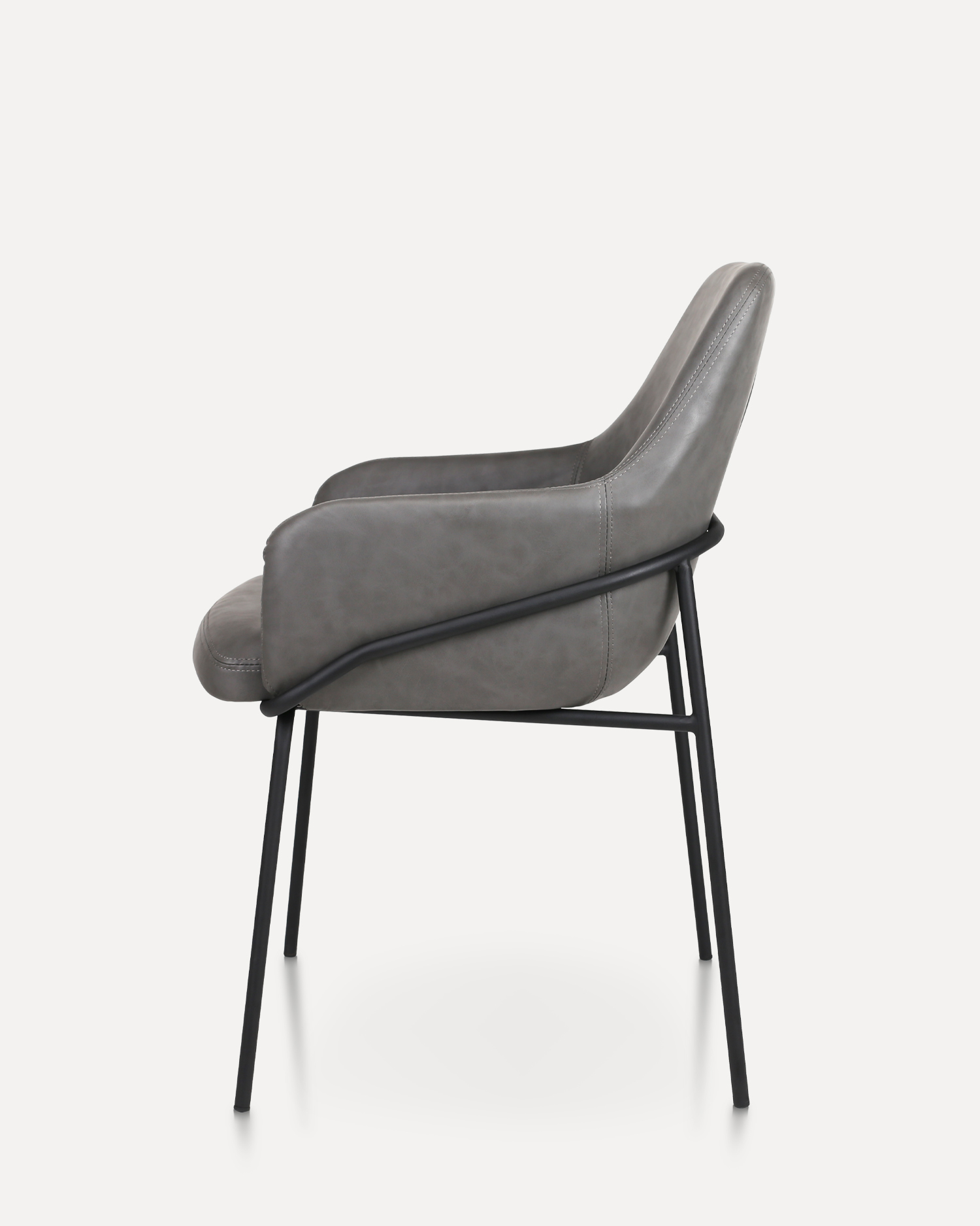 Kollu deri yemek sandalyesi Kollu deri yemek sandalyesi