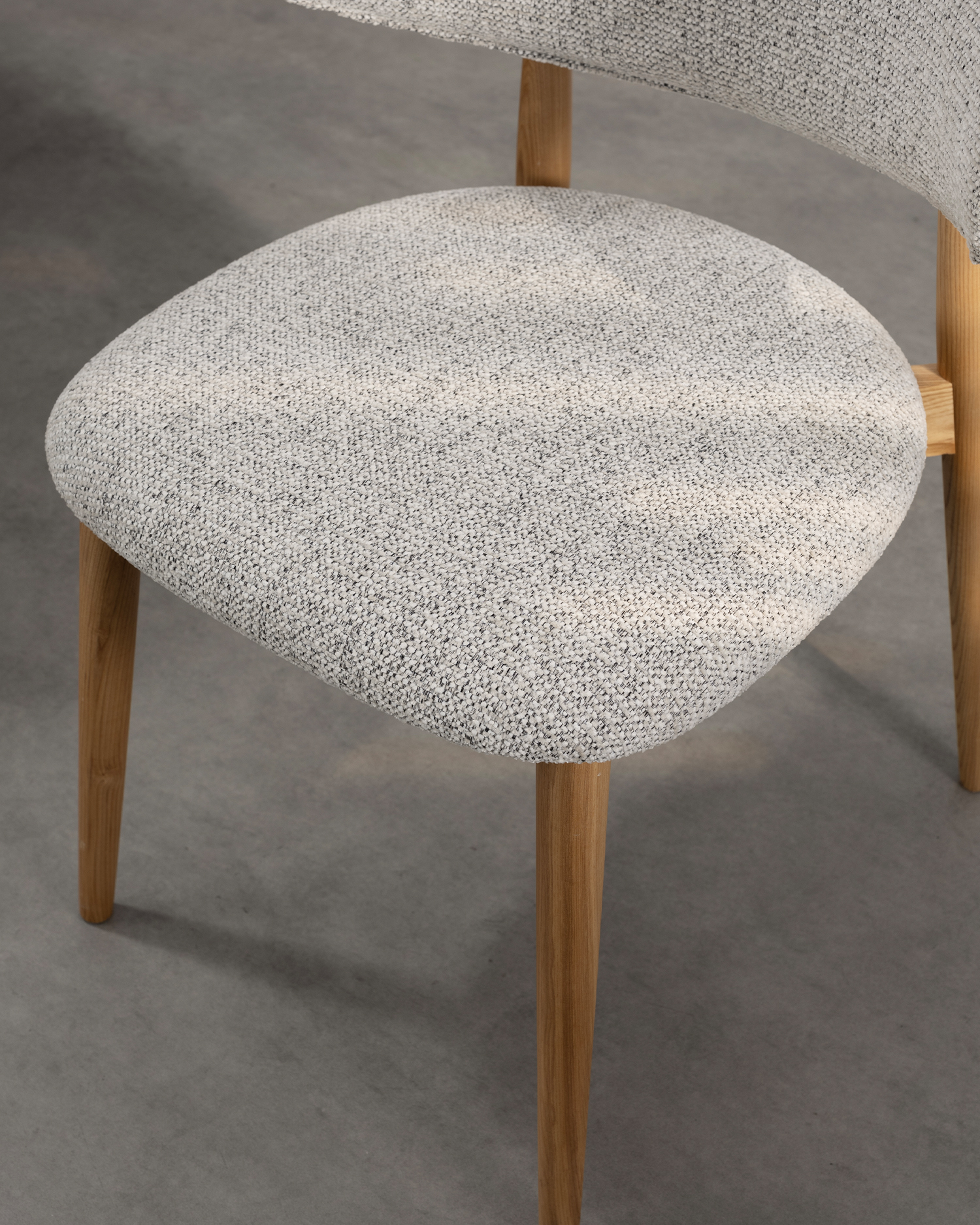 Döşemeli katı ahşap sandalyeler Döşemeli katı ahşap sandalyeler