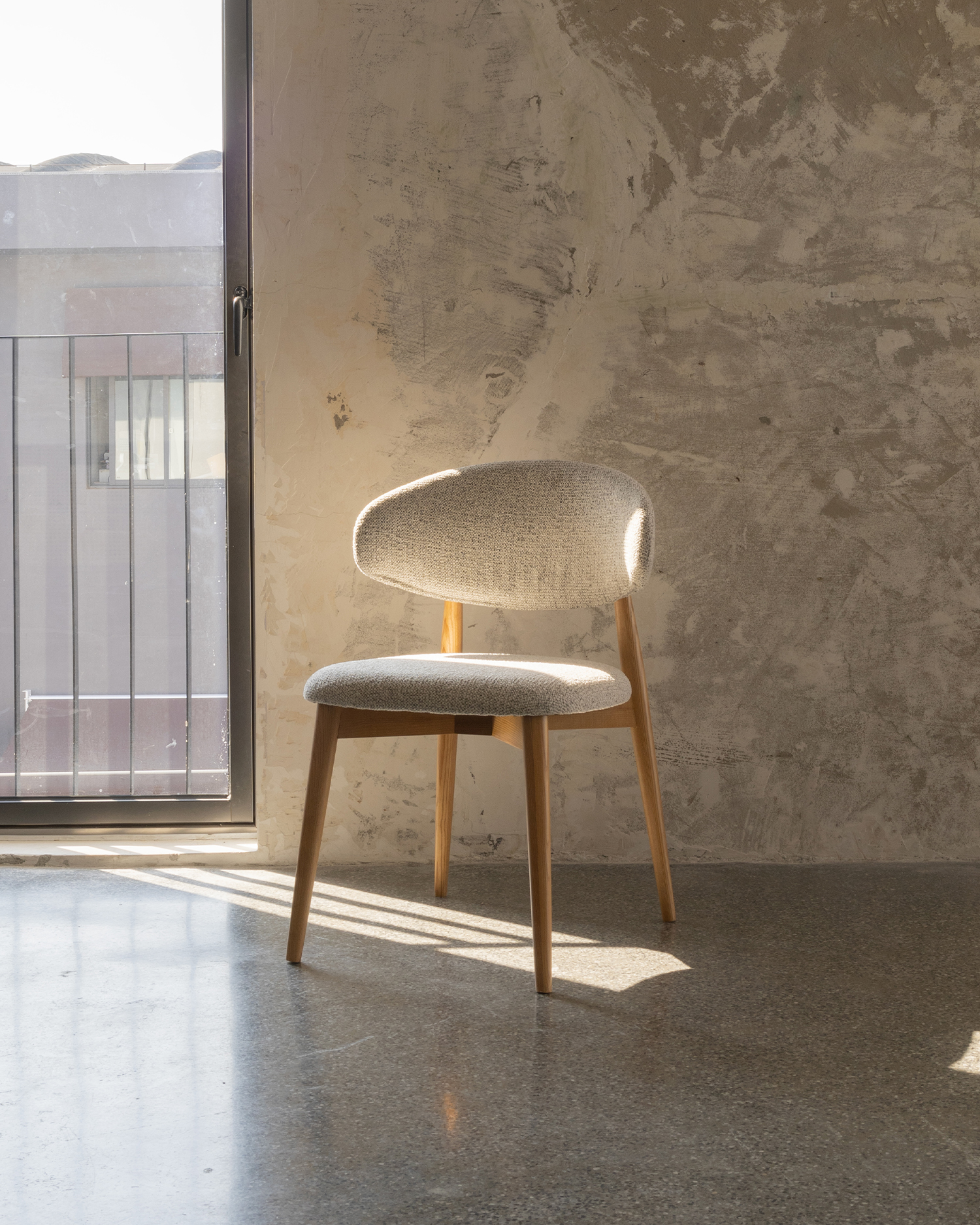 Döşemeli katı ahşap sandalyeler Döşemeli katı ahşap sandalyeler