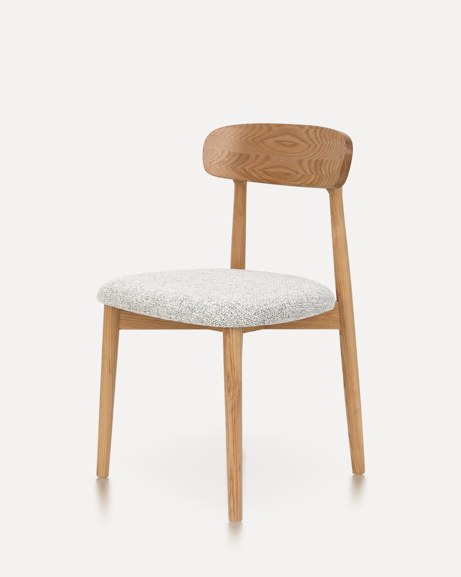 Ceviz tonlu klasik ahşap sandalyeler