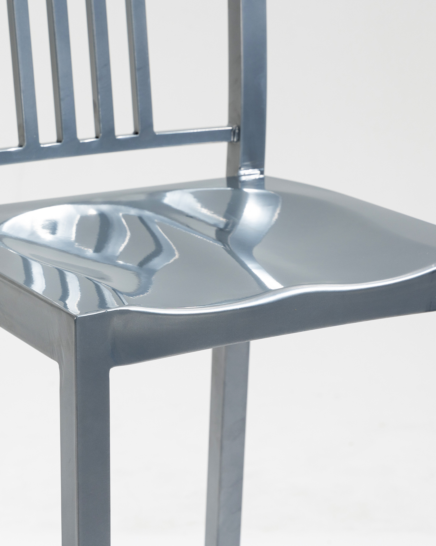 Lacivert sandalye Lacivert sandalye