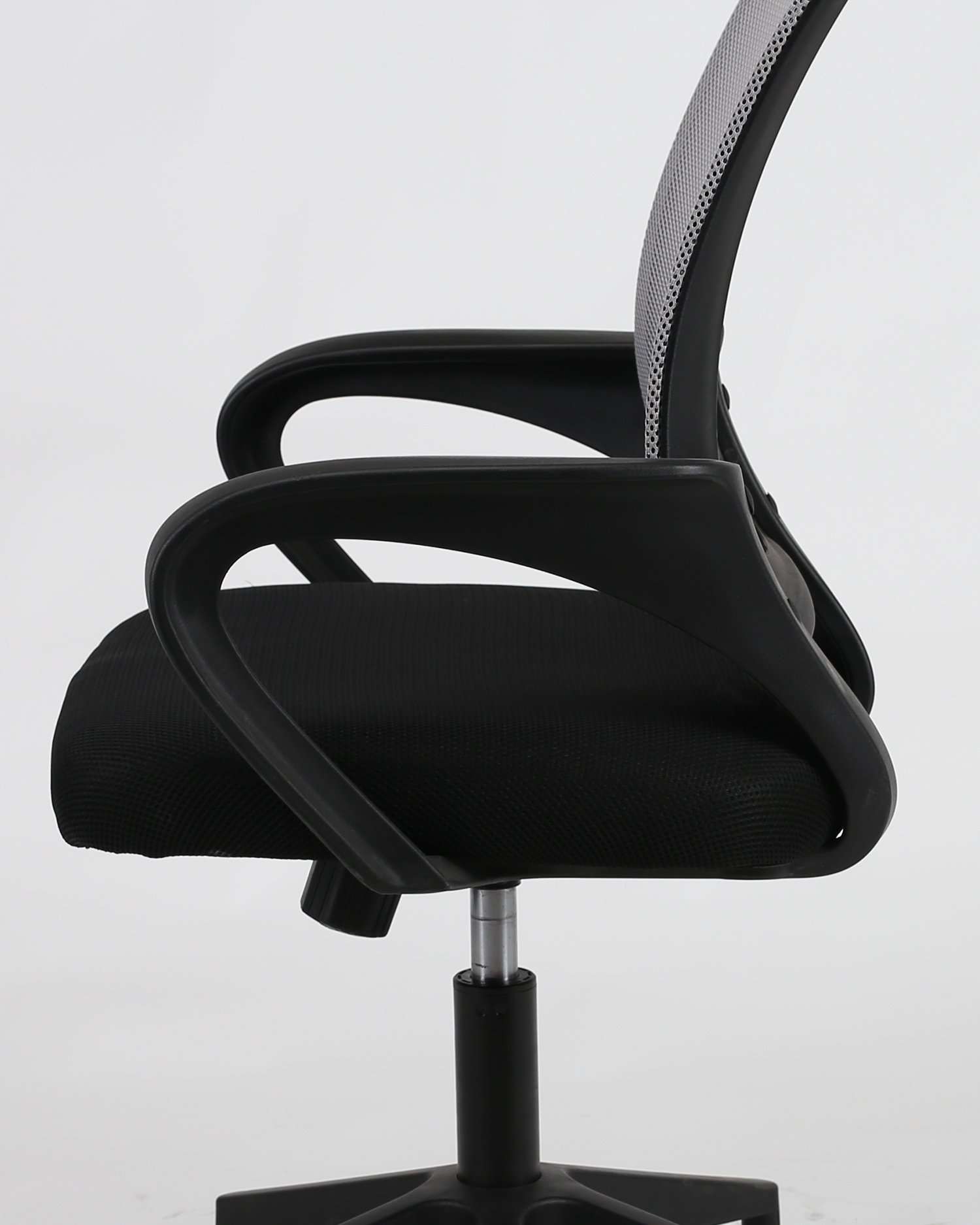 Gri örgü ofis sandalyesi Gri örgü ofis sandalyesi